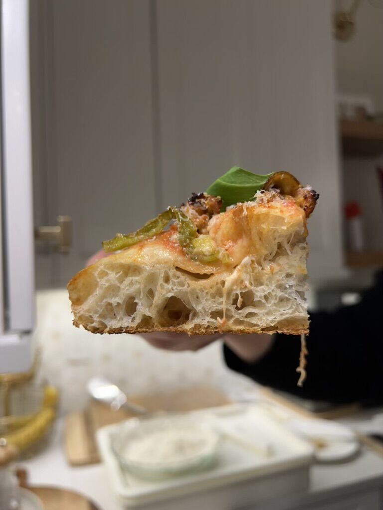 Freshly piped cannoli with powdered sugar — Italian dessert catering